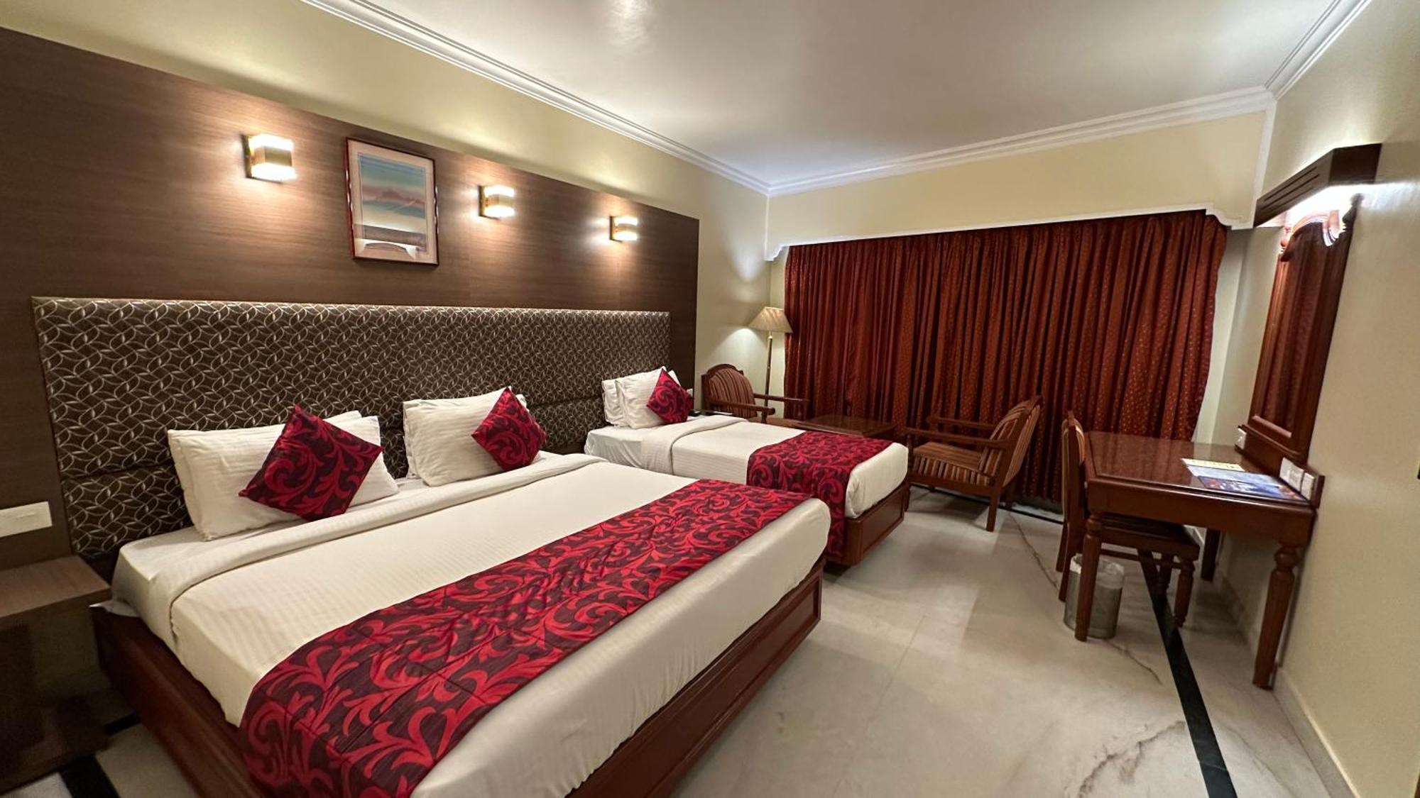 Hotel Annamalai International Pondicherry Exteriör bild