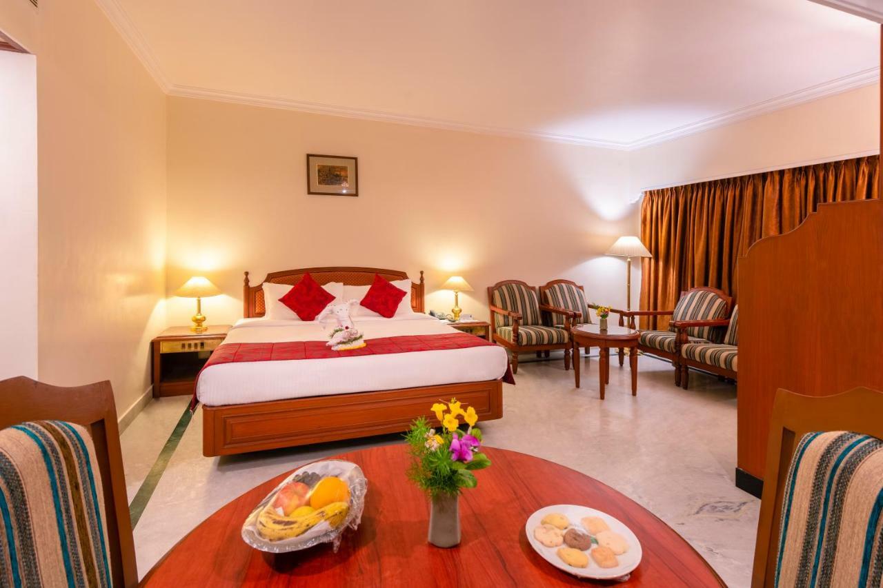 Hotel Annamalai International Pondicherry Exteriör bild